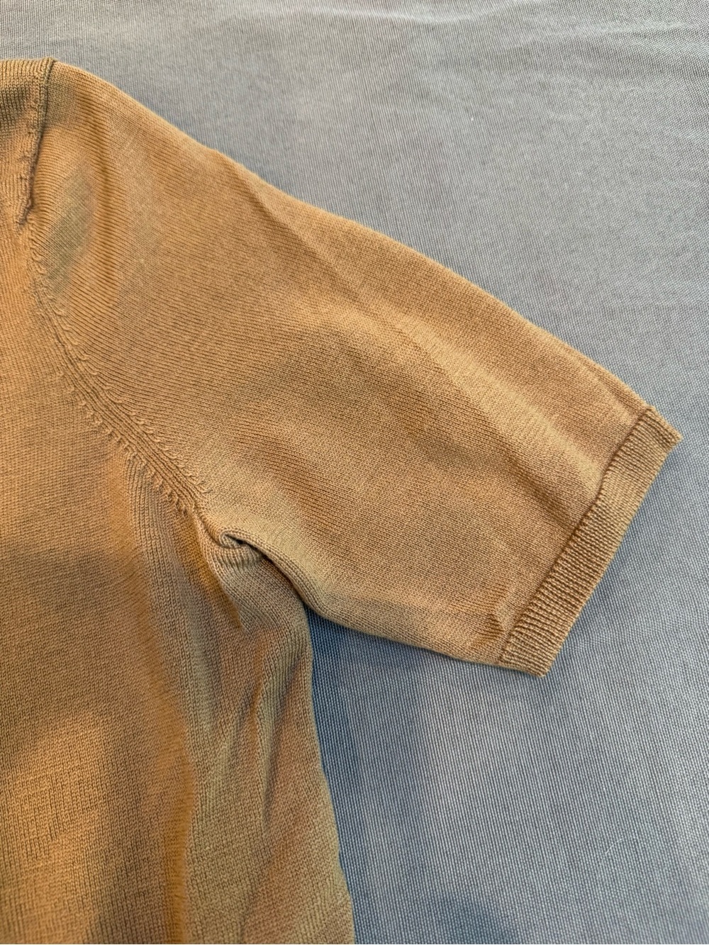 Uniqlo Women's Camel 100% Wool Short Sleeve Crewneck Sweater Size M Lightweight - Picture 3 of 6
